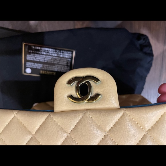 Chanel Classic Flap mini in warm yellow - Picture 6 of 7